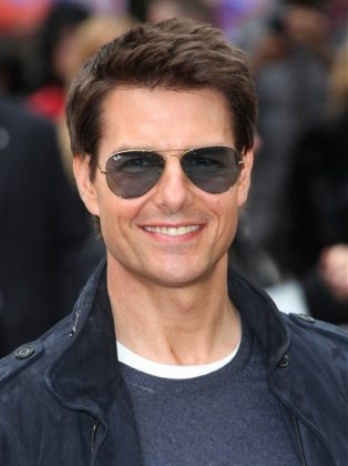 14 Popular Tom Cruise Hairstyles & Haircut You Can Try